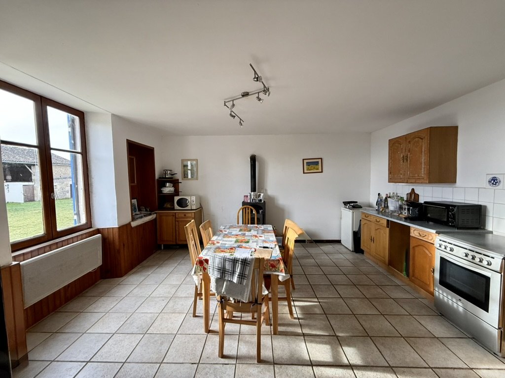 7 bedroom maison de village in Pioussay, Deux-Sèvres, France