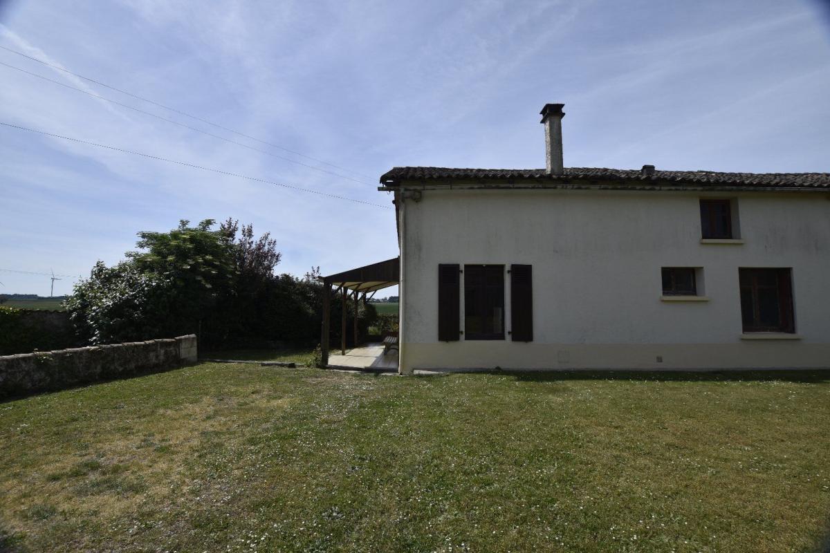 7 bedroom maison de village in Pioussay, Deux-Sèvres, France