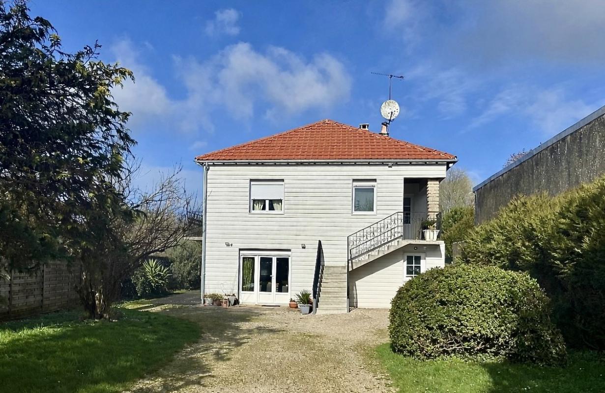 5 bedroom maison in Lezay, Deux-Sèvres, France