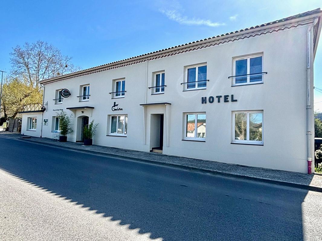 11 bedroom locaux/biens immobiliers in Montcuq En Quercy Blanc, Lot, France