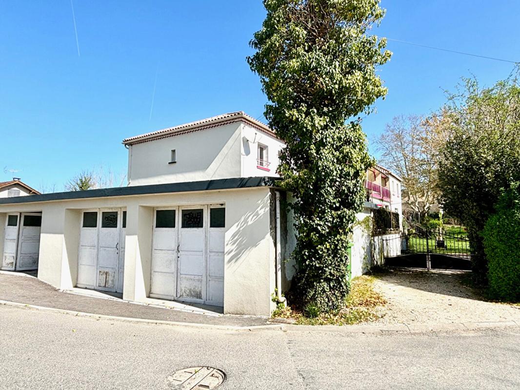 11 bedroom locaux/biens immobiliers in Montcuq En Quercy Blanc, Lot, France
