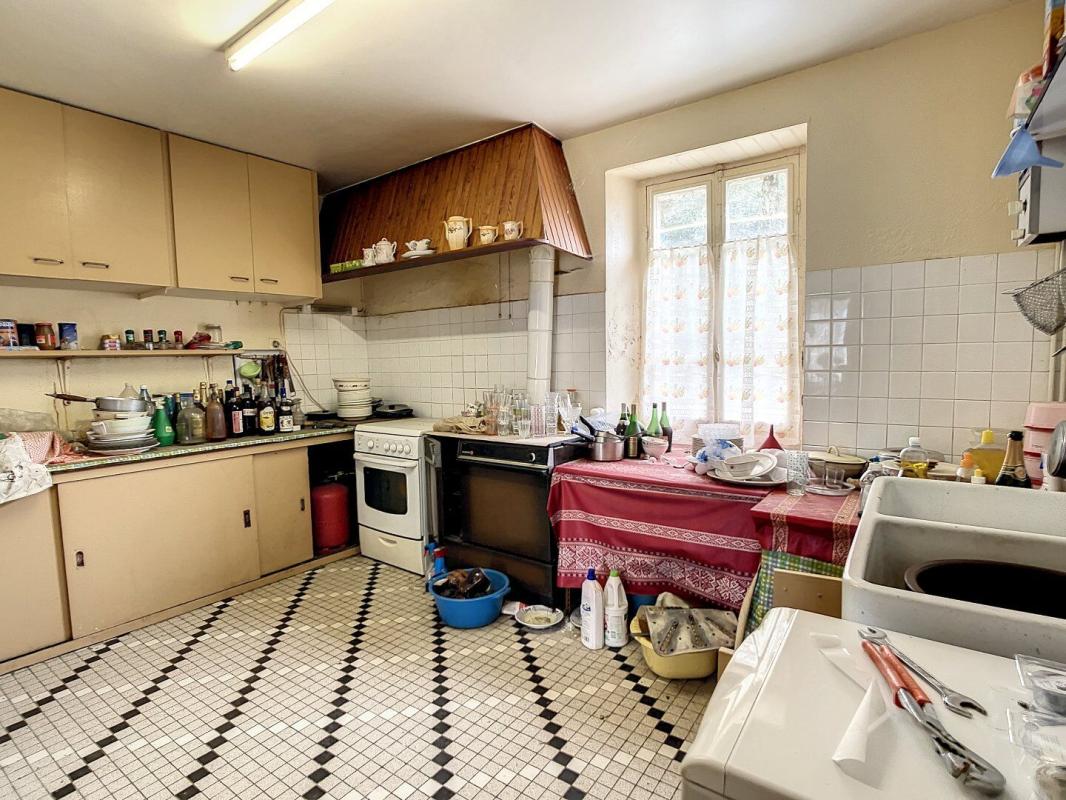 6 bedroom corps de ferme in Latronquiere, Lot, France