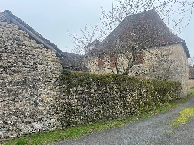 maison a renover in La Chapelle Aux Saints, Corrèze, France