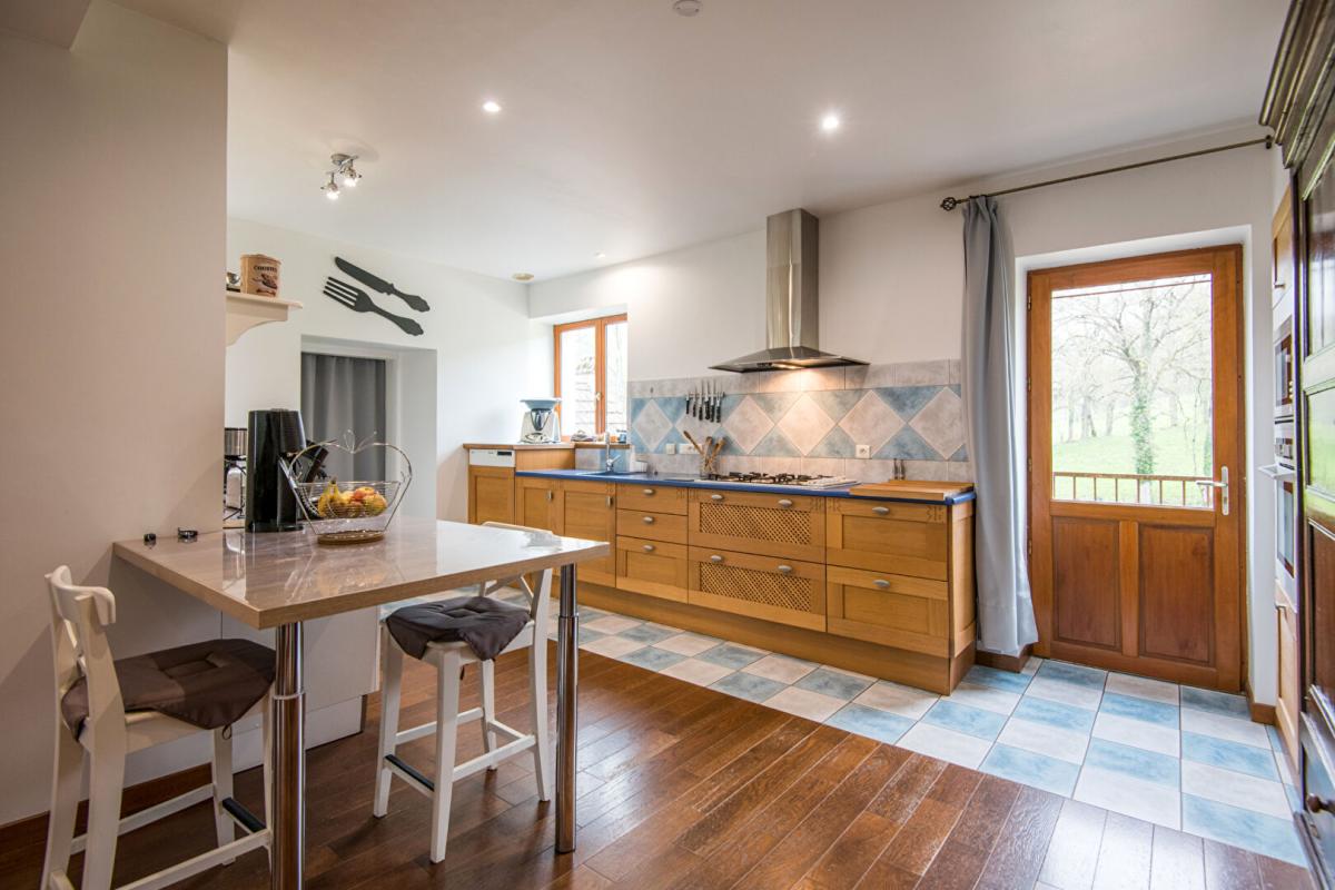16 bedroom demeure in Saint Michel Loubejou, Lot, France
