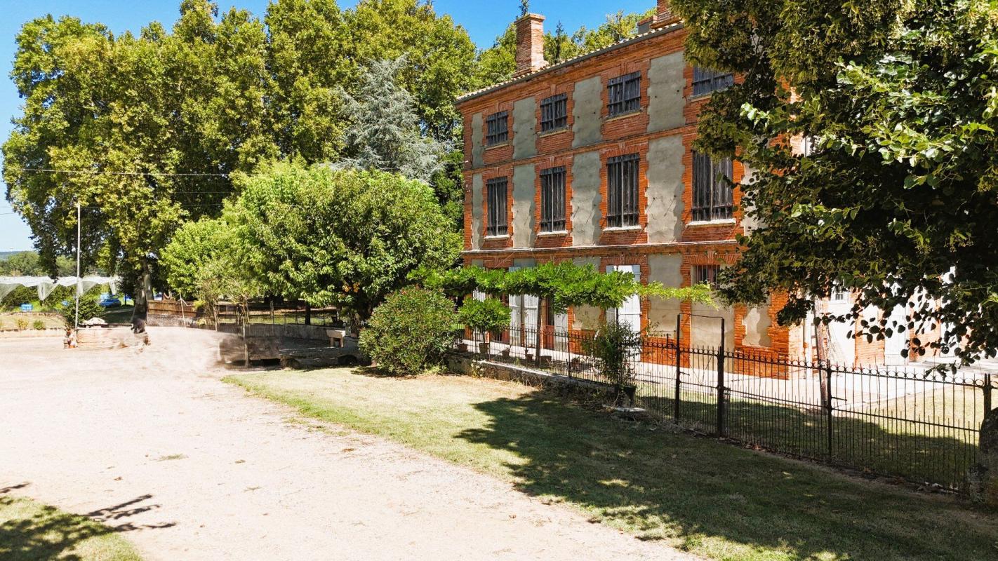 9 bedroom maison de maitre in Negrepelisse, Tarn-et-Garonne, France