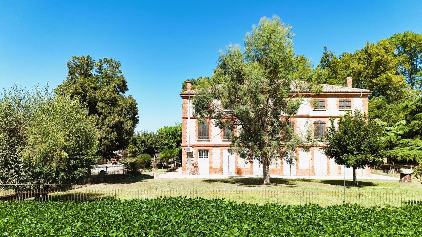 9 bedroom maison de maitre in Negrepelisse, Tarn-et-Garonne, France