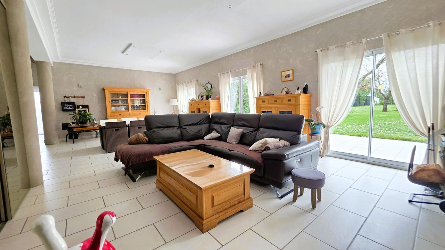 4 bedroom maison recente in Castelnau De Montmiral, Tarn, France