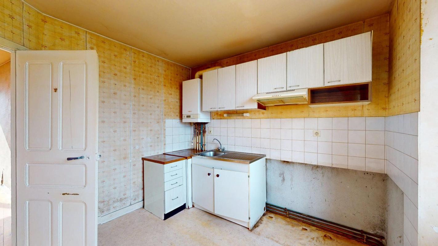 immeuble in Saint Christophe Vallon, Aveyron, France