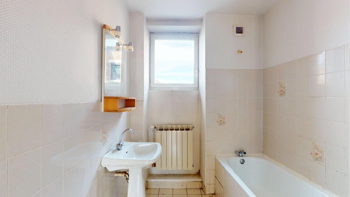 immeuble in Saint Christophe Vallon, Aveyron, France