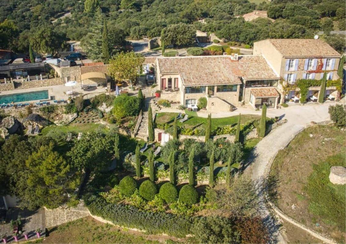 17 bedroom hotel particulier in Gordes, Vaucluse, France