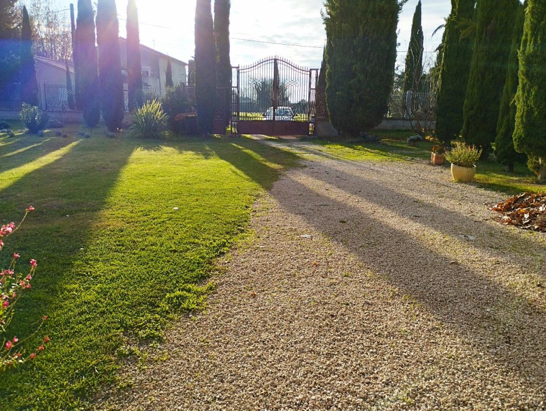 4 bedroom t6 et plus in Pernes Les Fontaines, Vaucluse, France