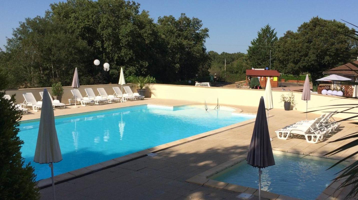 30 bedroom demeure in Lentillac Lauzes, Lot, France