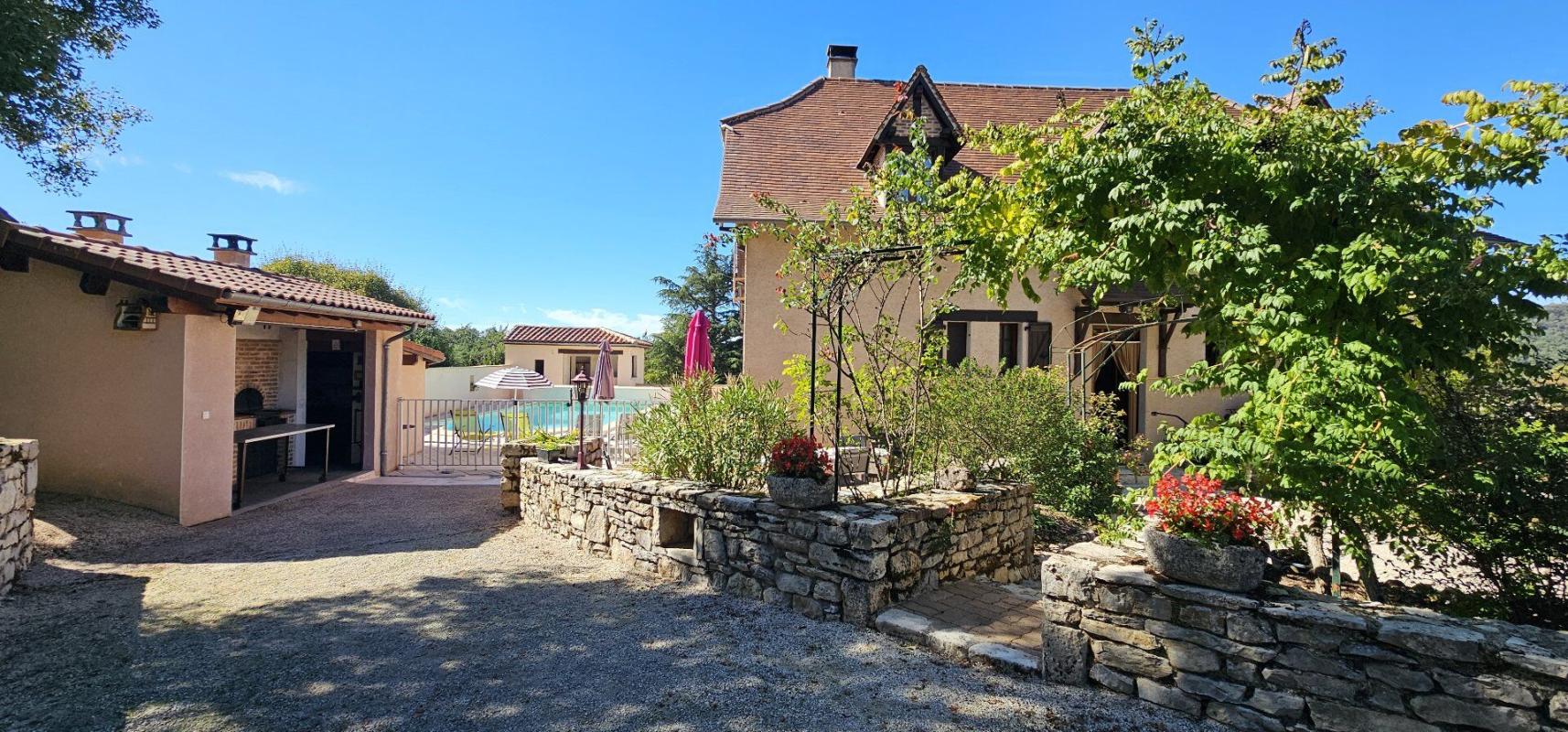 6 bedroom maison traditionnelle in Salvagnac Cajarc, Aveyron, France