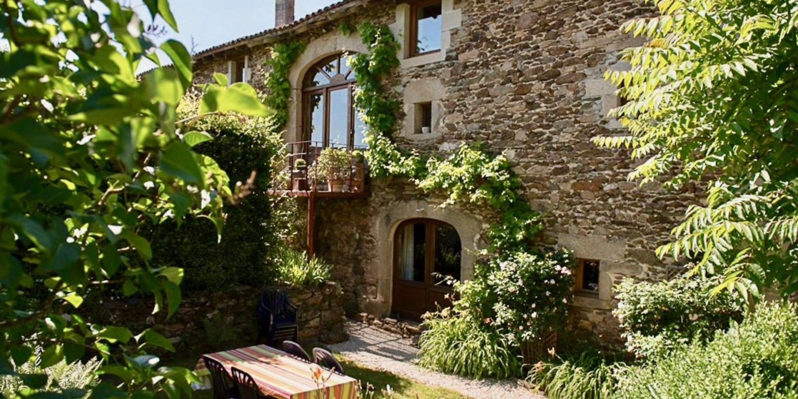 12 bedroom longere in Figeac, Lot, France