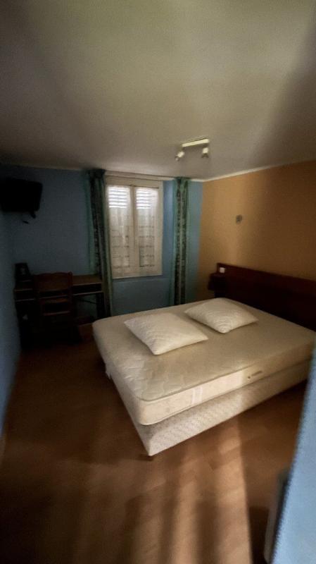 13 bedroom hotel restaurant in Gorses, Lot, France