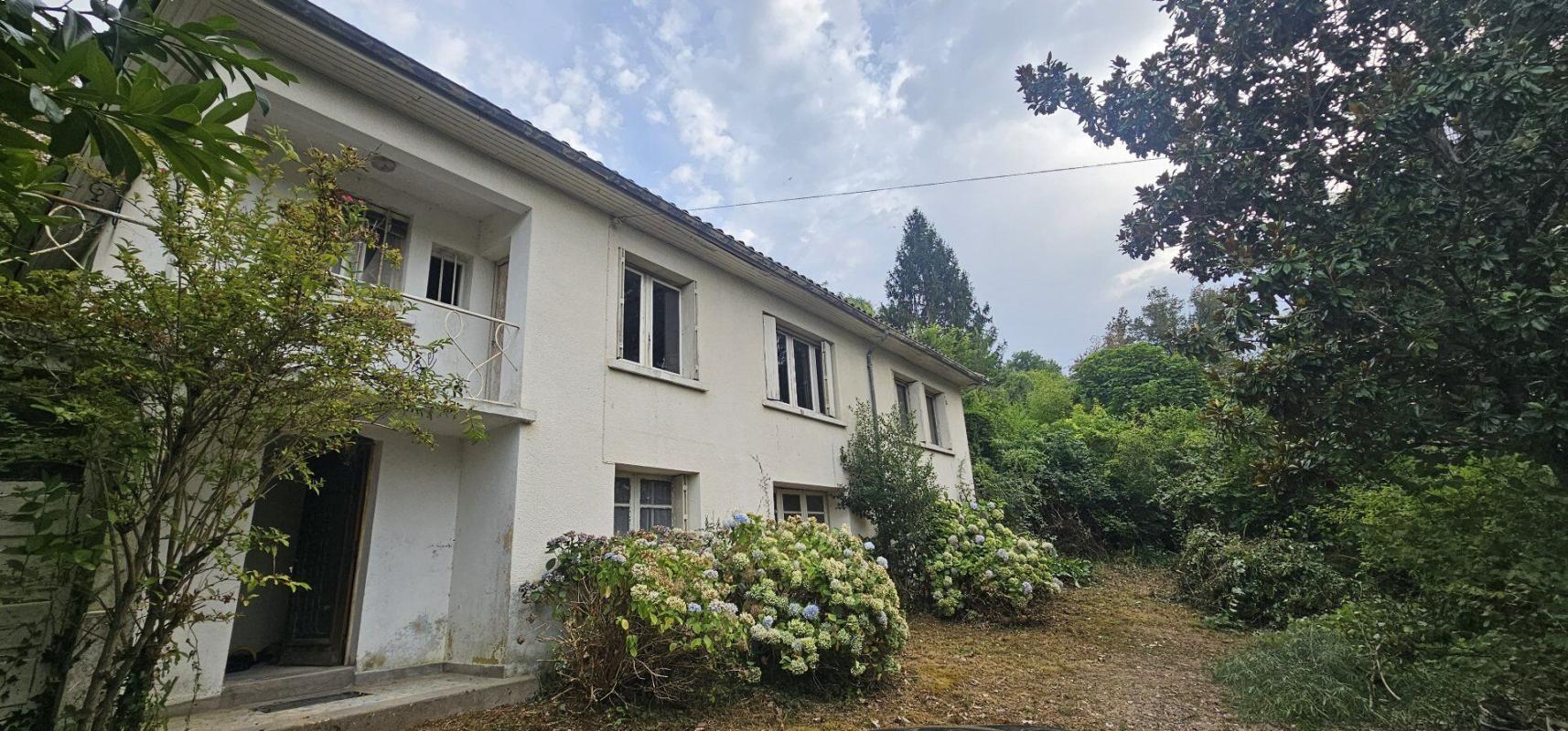 3 bedroom maison a renover in Figeac, Lot, France