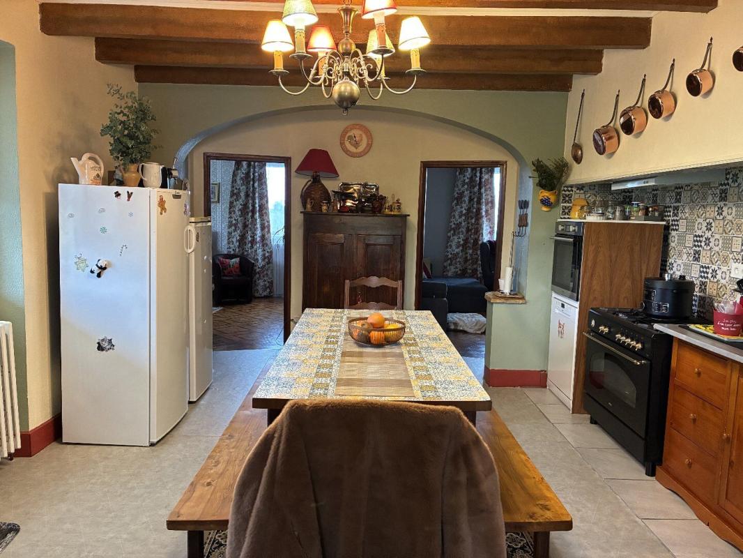 6 bedroom maison situee en campagne in Montredon, Lot, France