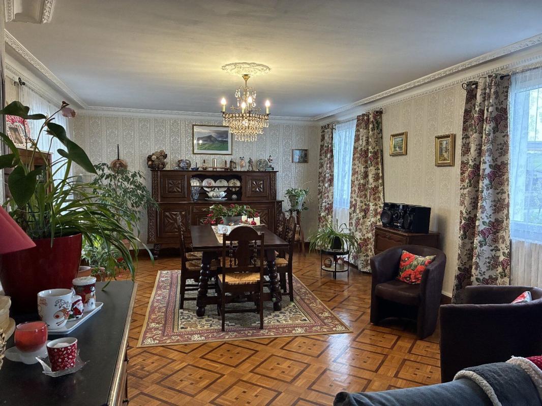 6 bedroom maison situee en campagne in Montredon, Lot, France