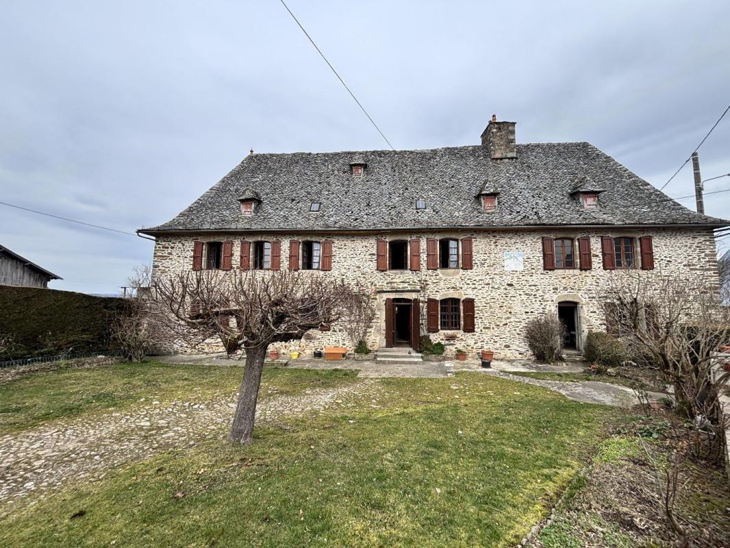 5 bedroom maison a renover in Roannes Saint Mary, Cantal, France
