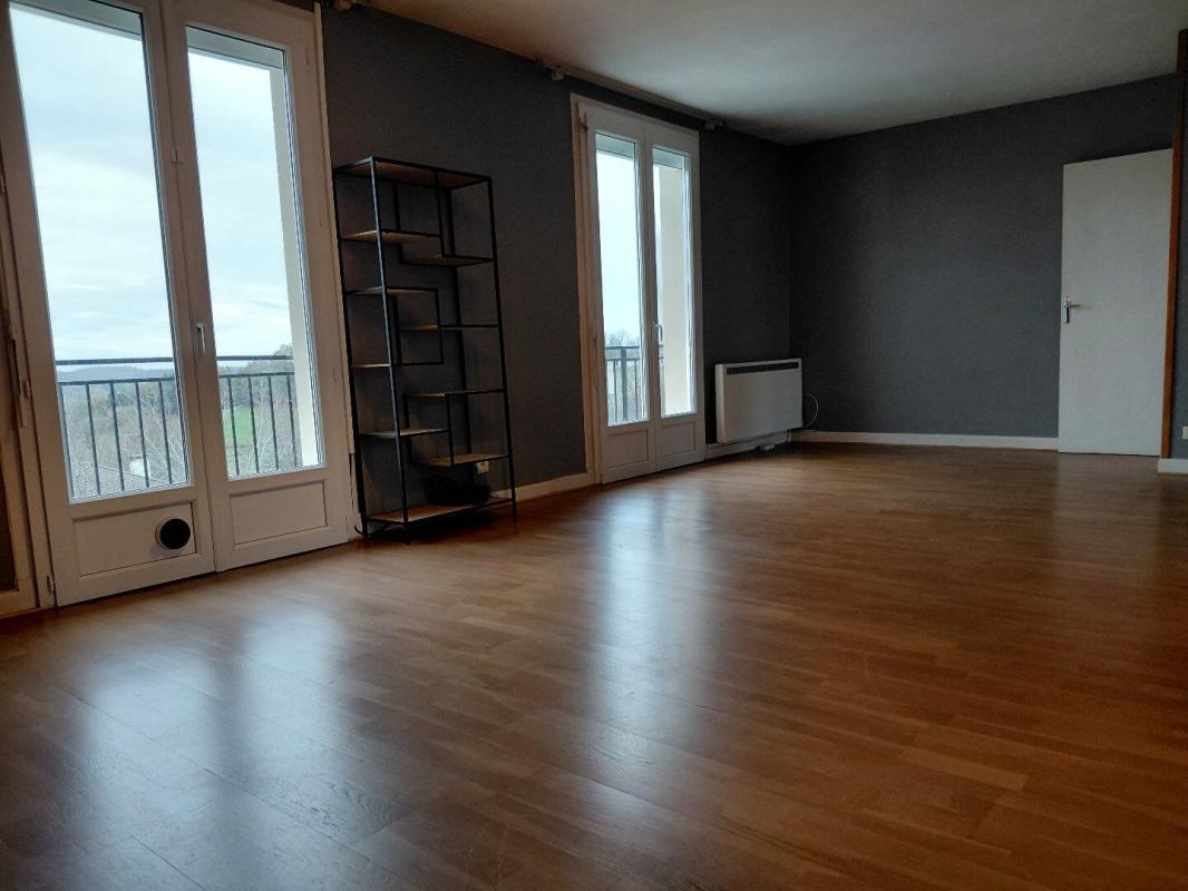 4 bedroom maison in Pleaux, Cantal, France