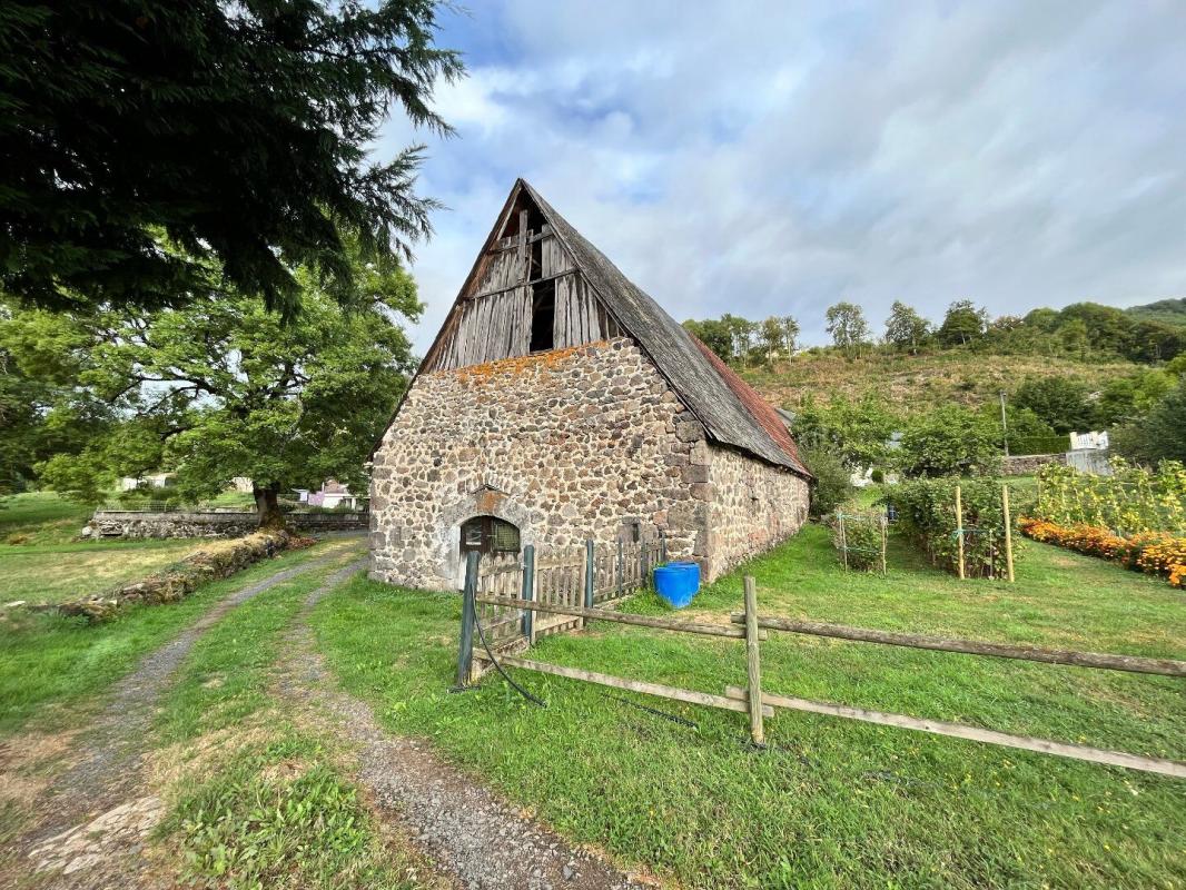grange in Vic Sur Cere, Cantal, France