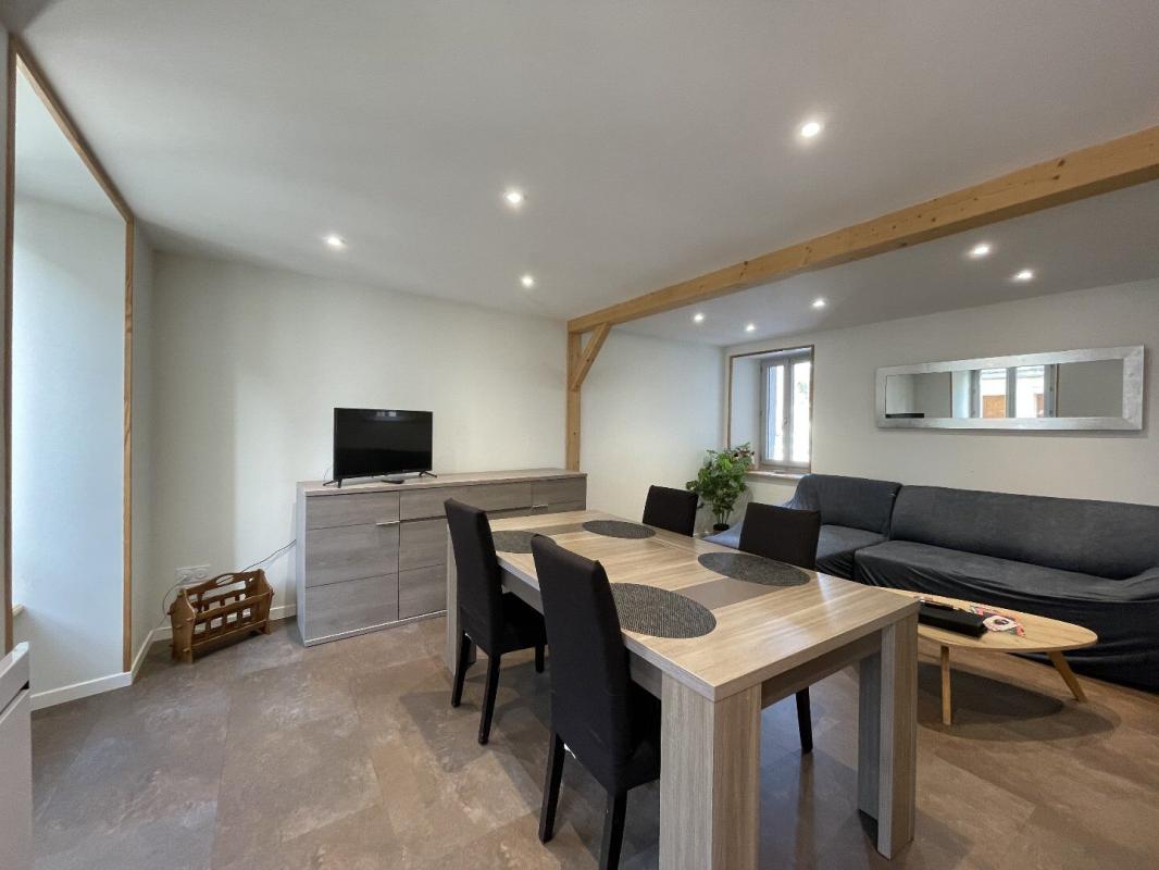 3 bedroom t6 et plus in Vic Sur Cere, Cantal, France