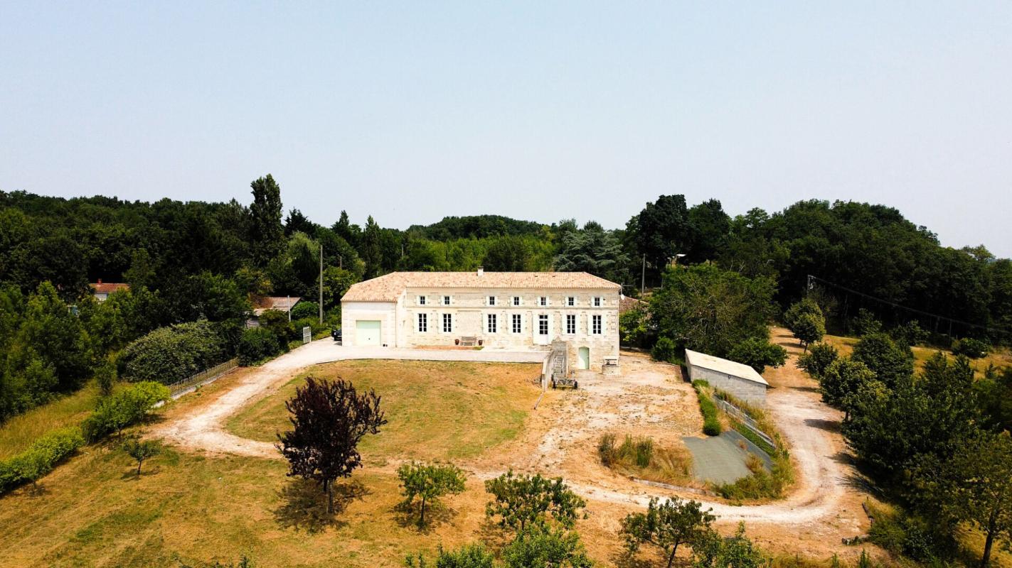 4 bedroom manoir in Mirambeau, Charente-Maritime, France
