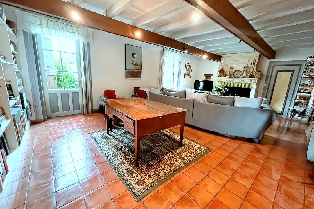 6 bedroom t6 et plus in Le Gua, Charente-Maritime, France
