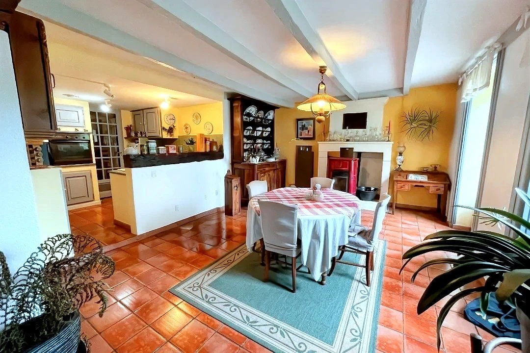 6 bedroom t6 et plus in Le Gua, Charente-Maritime, France