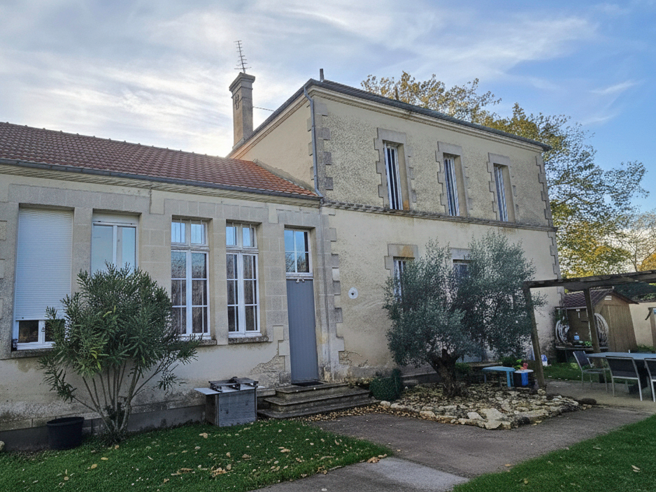 4 bedroom propriete in Bernay Saint Martin, Charente-Maritime, France