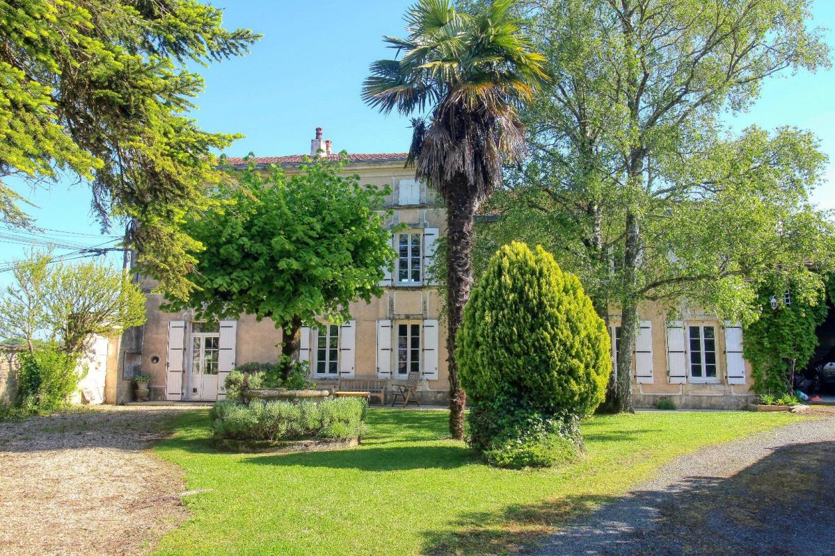 12 bedroom manoir in Vinax, Charente-Maritime, France