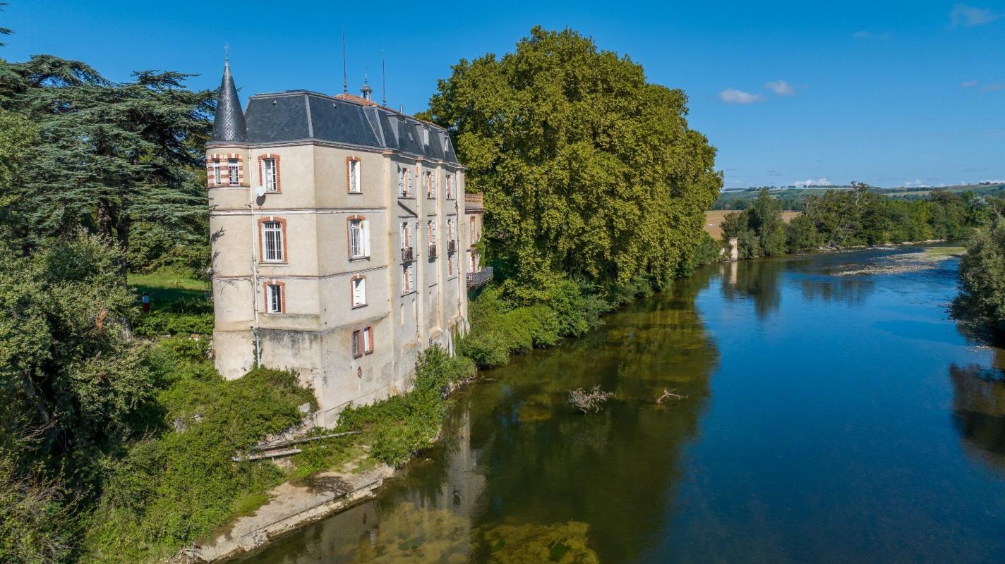 8 bedroom chateau in Calmont, Haute-Garonne, France