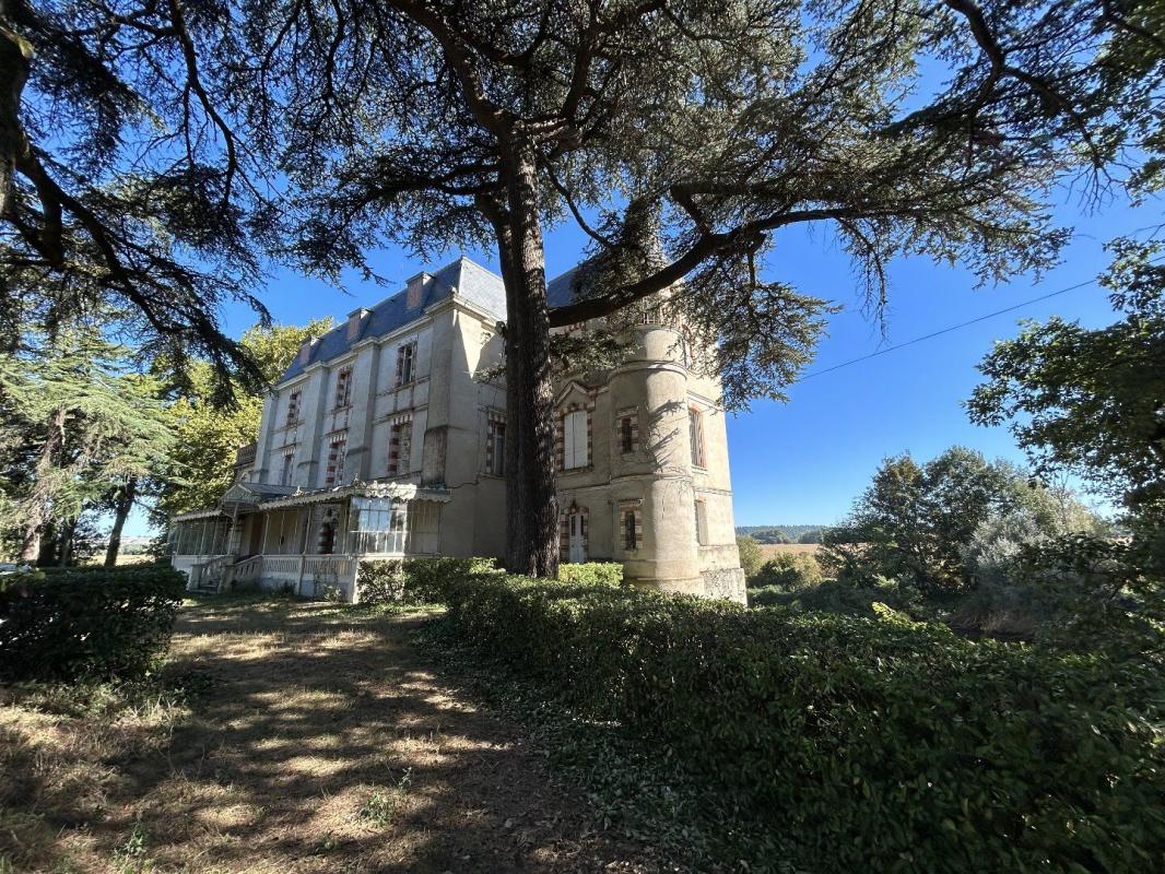 8 bedroom chateau in Calmont, Haute-Garonne, France