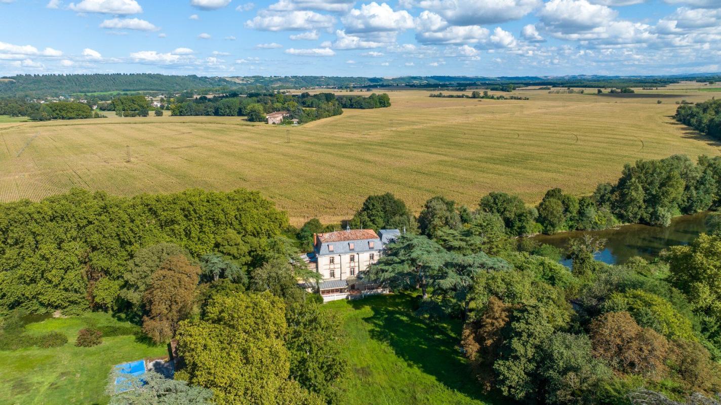 8 bedroom chateau in Calmont, Haute-Garonne, France