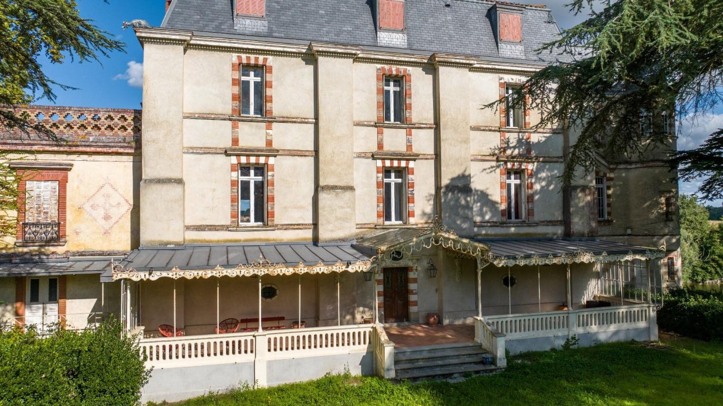 8 bedroom chateau in Calmont, Haute-Garonne, France