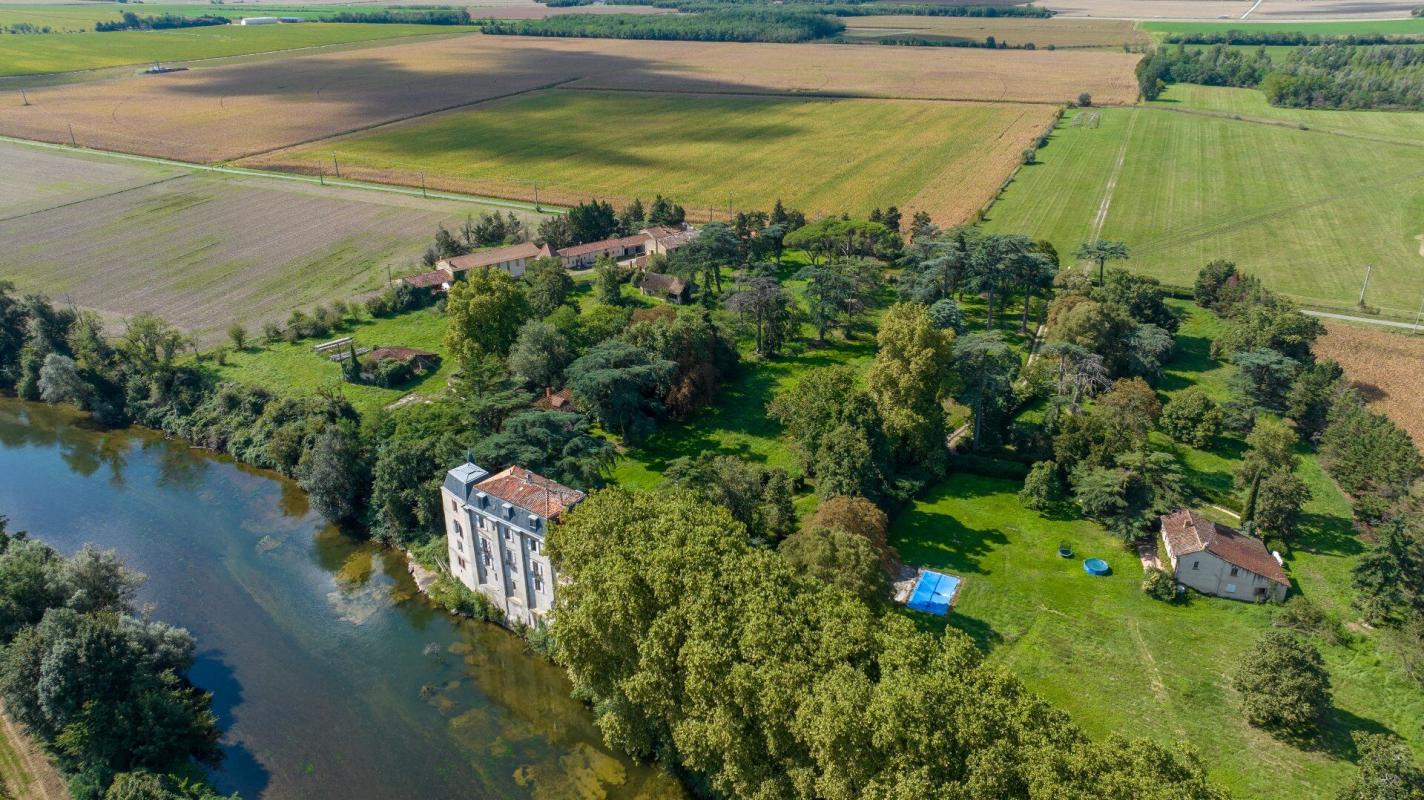 8 bedroom chateau in Calmont, Haute-Garonne, France
