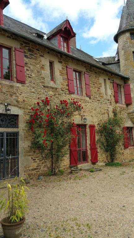 14 bedroom chateau in Lagrauliere, Corrèze, France