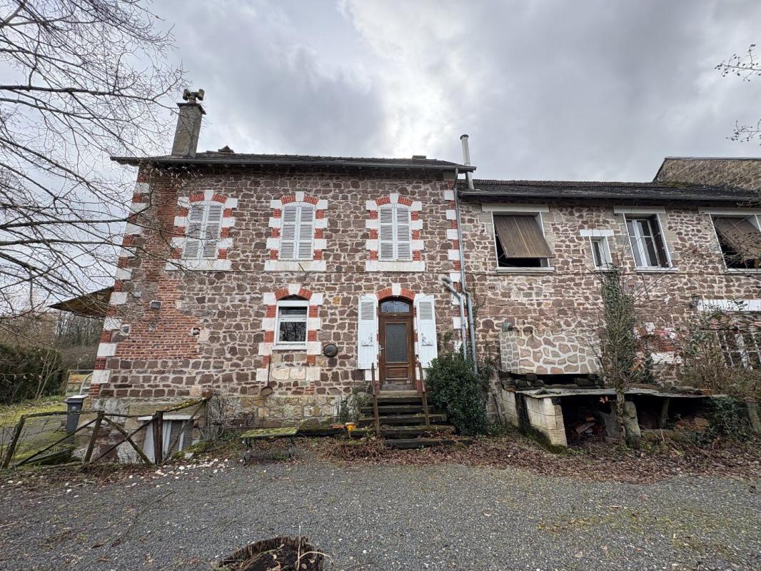 3 bedroom maison in Ayen, Corrèze, France