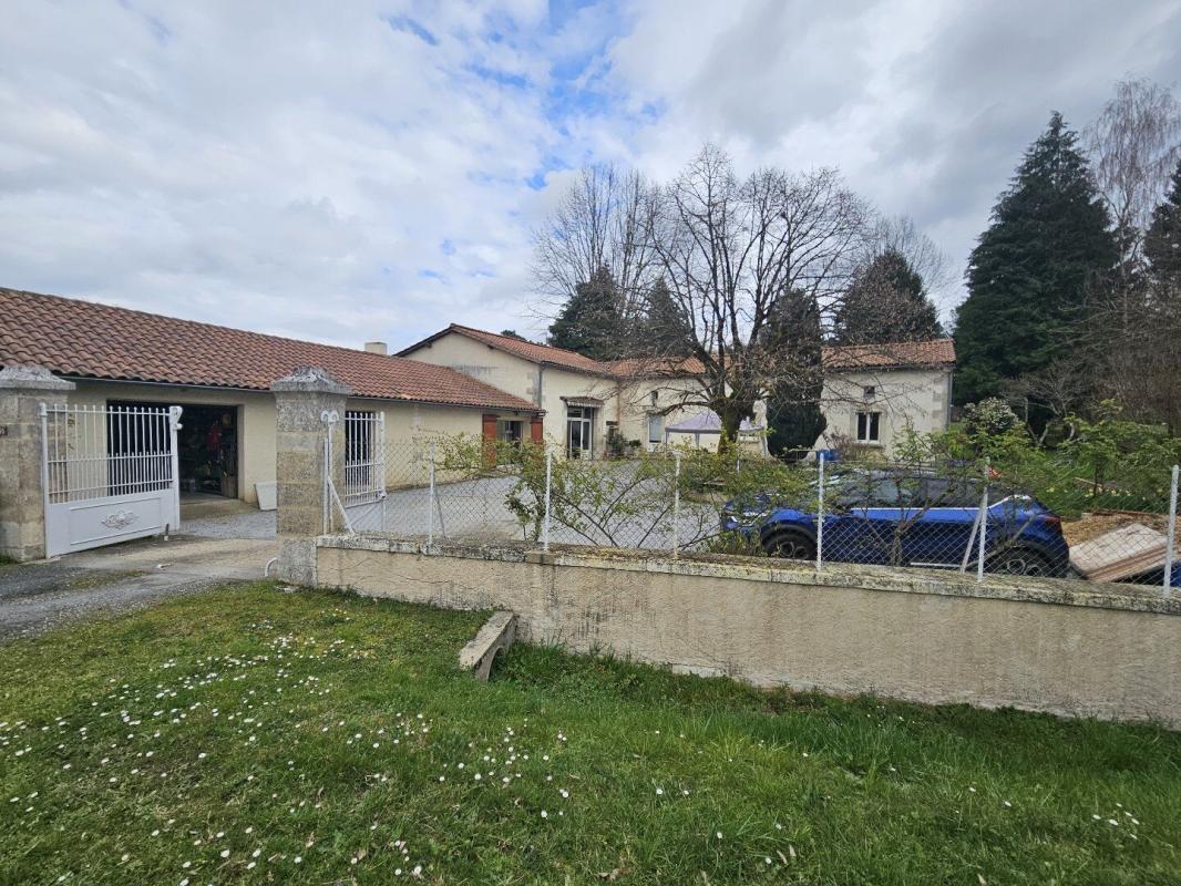5 bedroom maison in Chalagnac, Dordogne, France