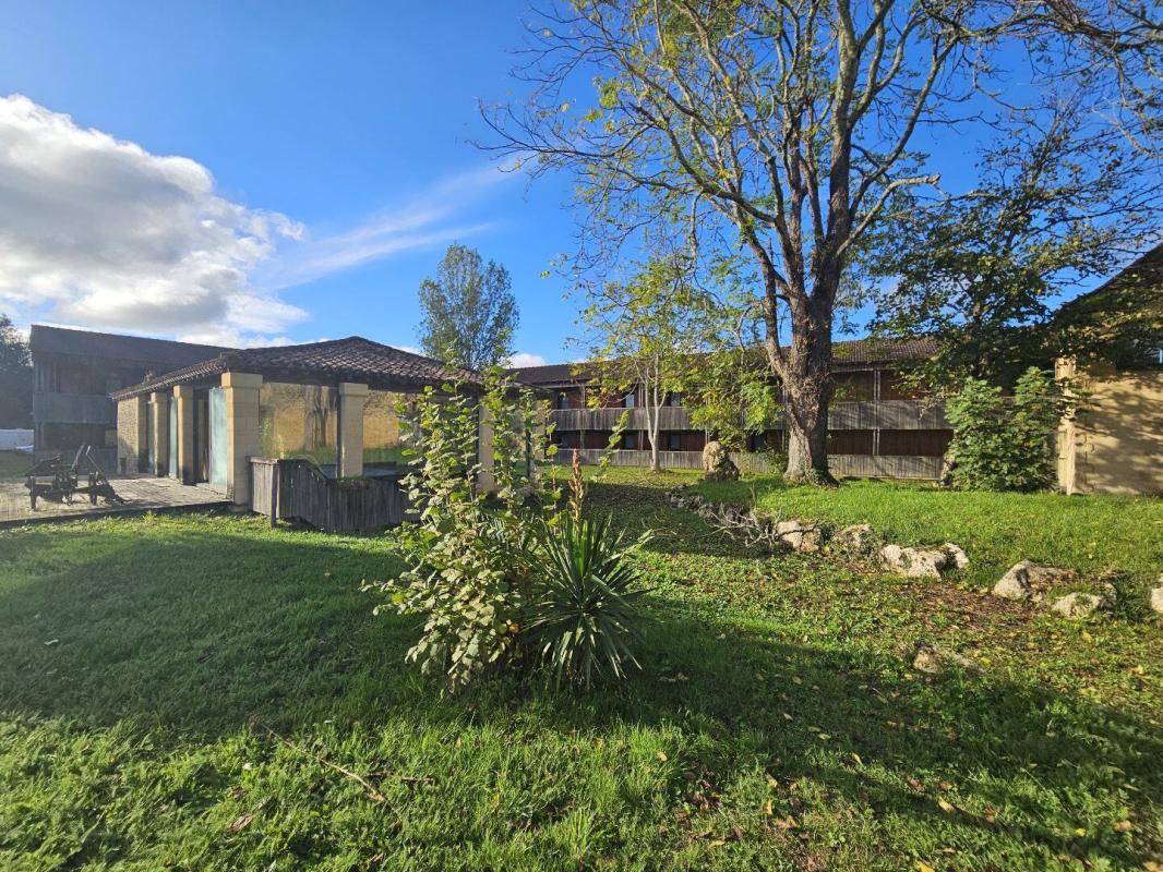 40 bedroom hotel particulier in Tursac, Dordogne, France