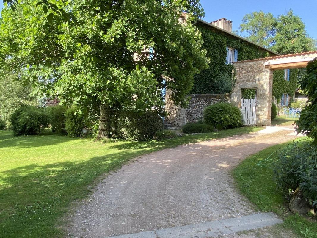 4 bedroom manoir in Busserolles, Dordogne, France