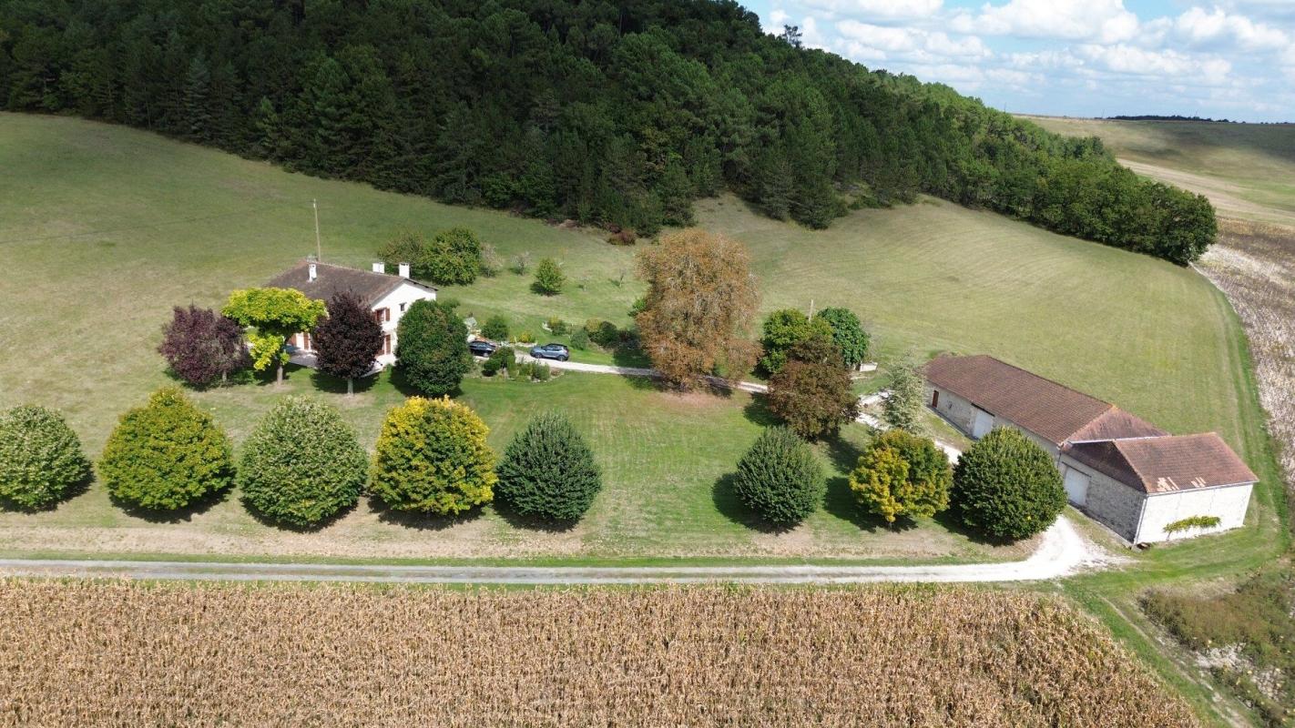 5 bedroom maison in Grand Brassac, Dordogne, France