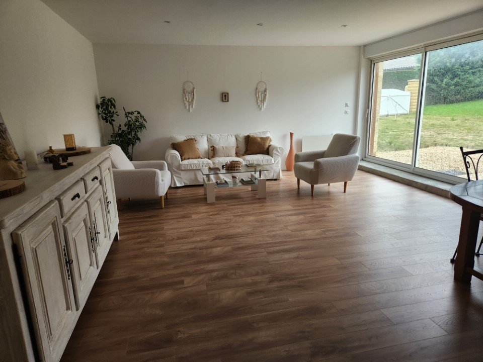 2 bedroom maison en pierres in Nieuil, Charente, France
