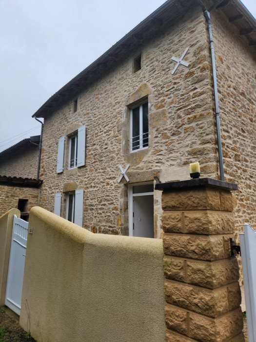 2 bedroom maison en pierres in Nieuil, Charente, France