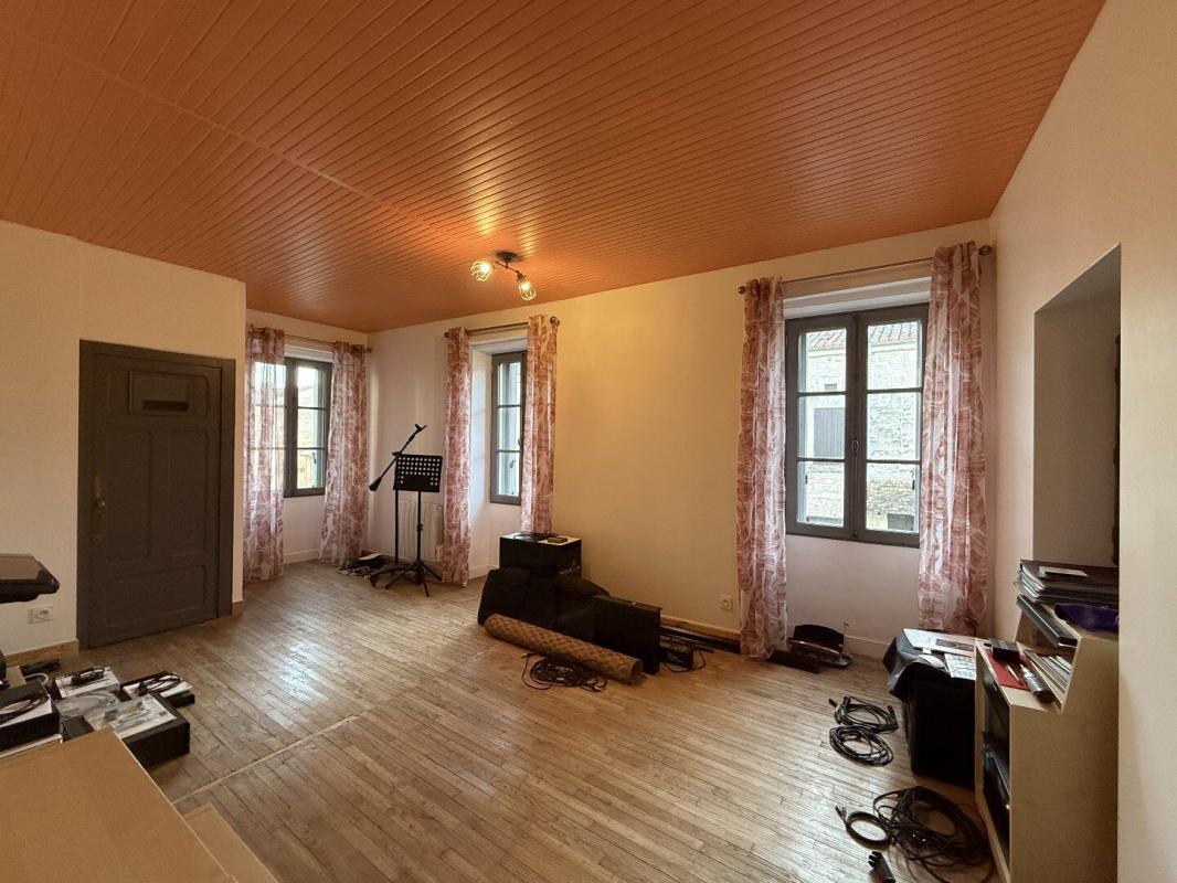 3 bedroom maison de village in Bourdeilles, Dordogne, France