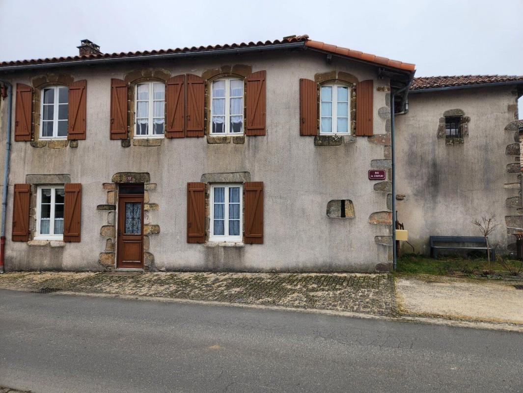 2 bedroom maison en pierres in Brillac, Charente, France