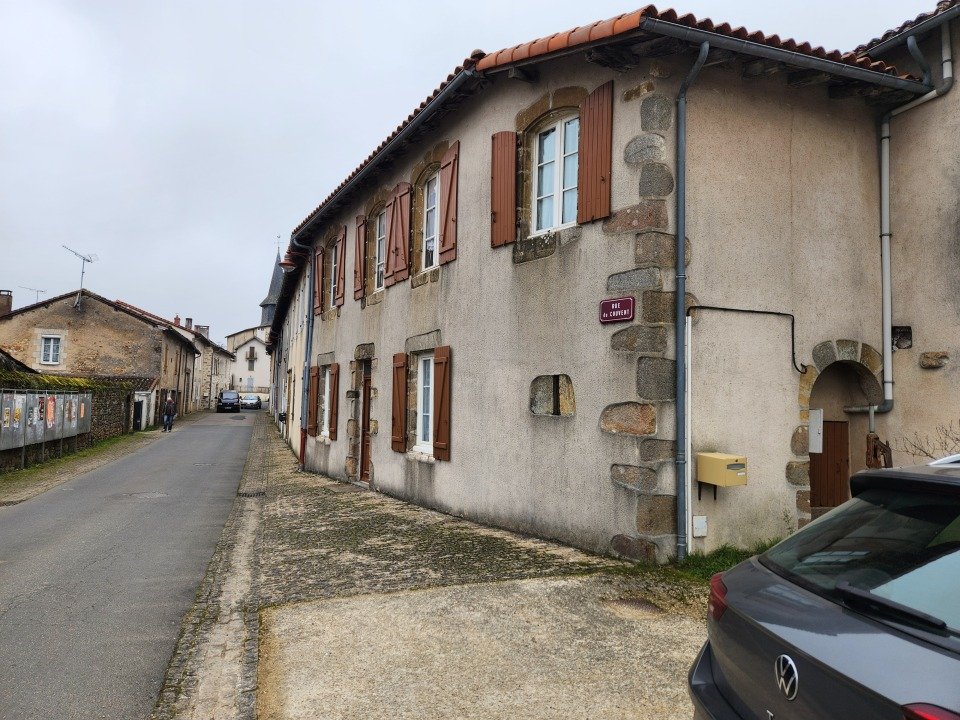 2 bedroom maison en pierres in Brillac, Charente, France