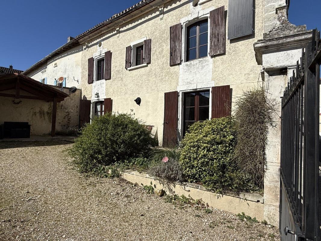 4 bedroom propriete in Saint Severin, Charente, France