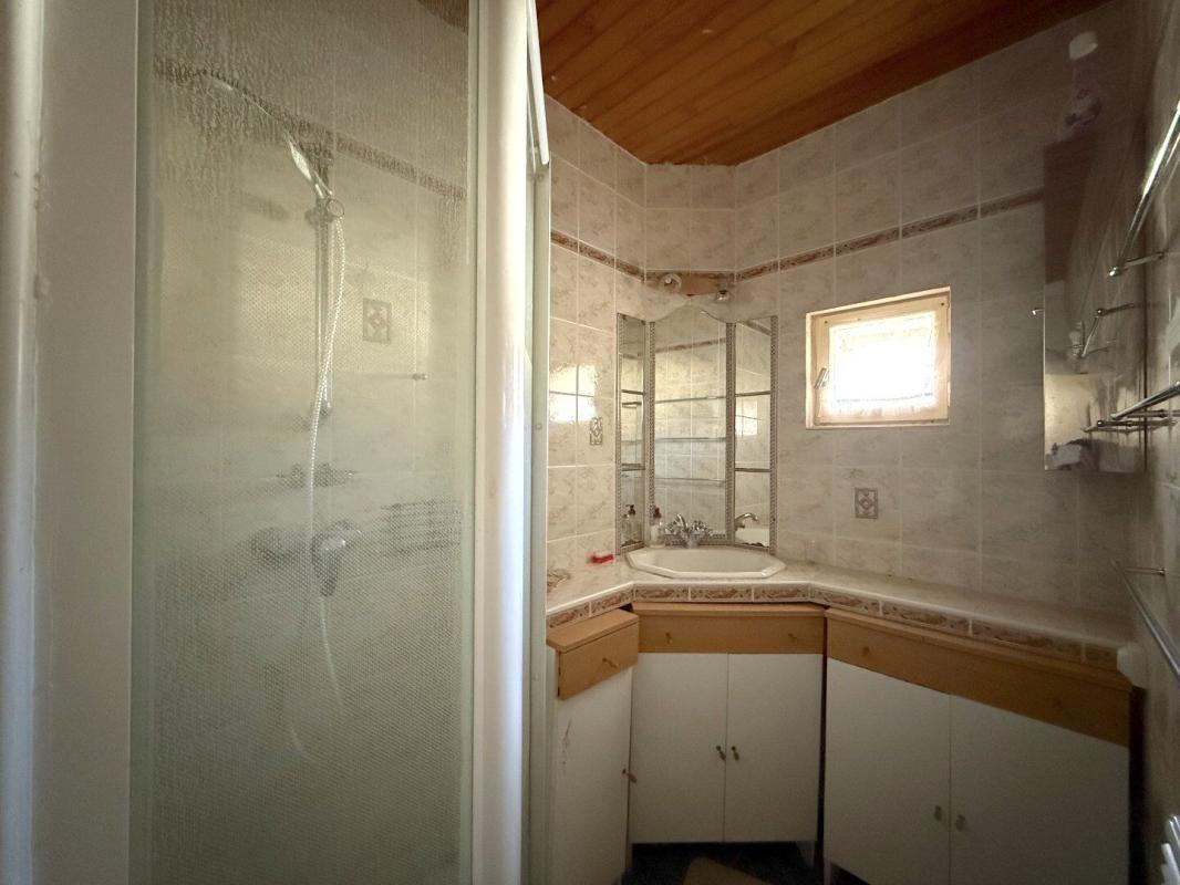 3 bedroom maison a renover in La Chapelle Gresignac, Dordogne, France
