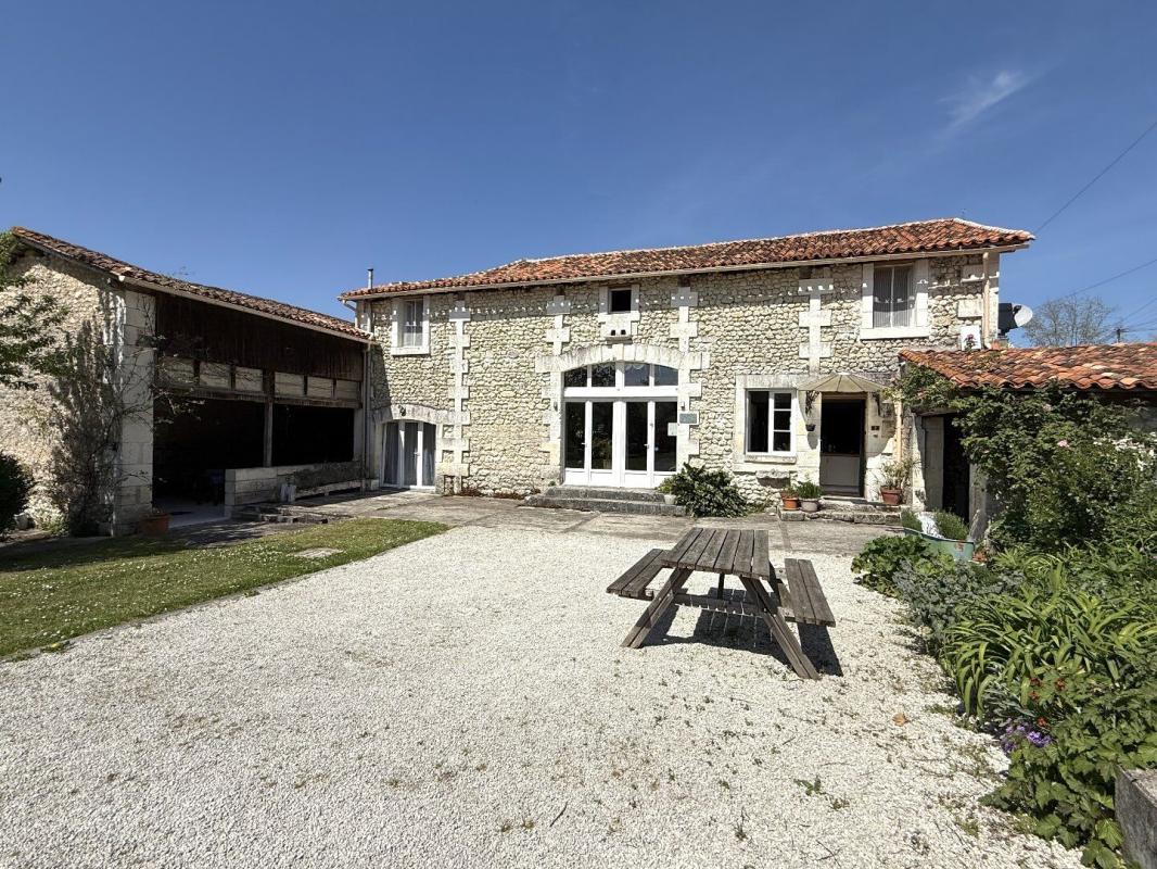 7 bedroom propriete in Nanteuil Auriac De Bourzac, Dordogne, France
